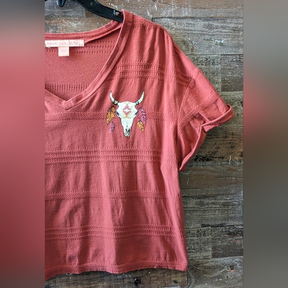 Rebellious One Coral W/Bull Capped Rolled Sleeves Top - Picture 4 of 12